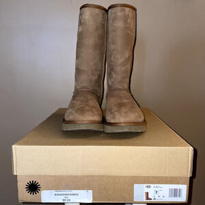 UGG Classic Tall II Women's Boot, Chestnut, Size 7 - New w/ Box, Used Once